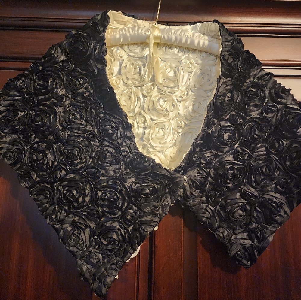 Reversible shoulder cover